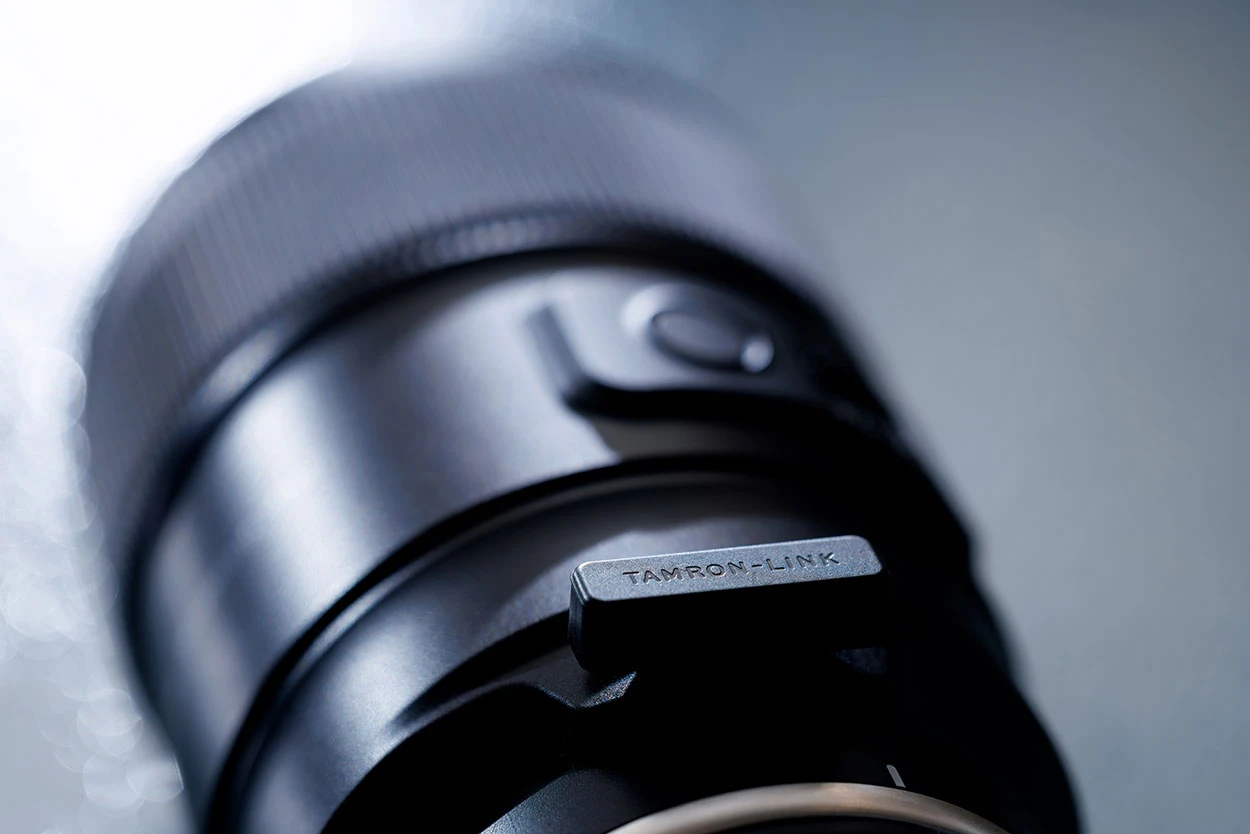 Tamron Link: Bluetooth-Dongle für App-Steuerung des Objektivs